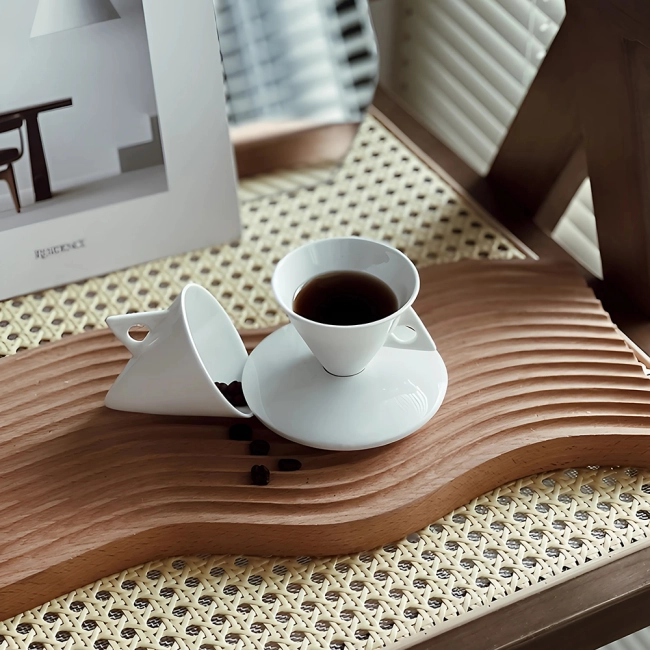 ретро чашка з блюдцем