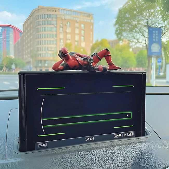 фігурка з лежачим Дедпулом