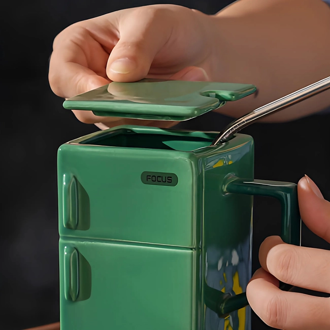 кружка у формі холодильника