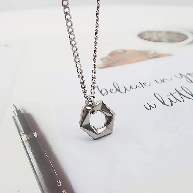 ланцюжок з геометричною підвіскою