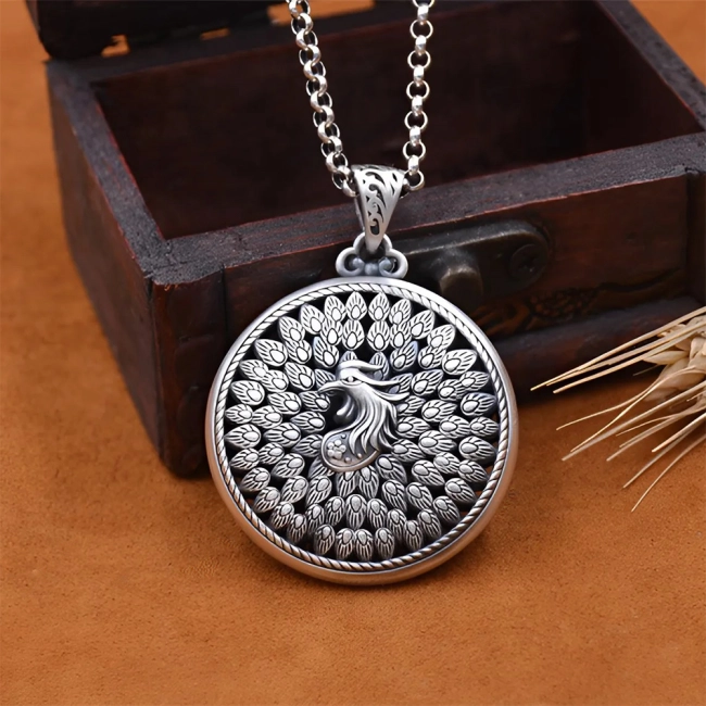 Подвеска с павлином