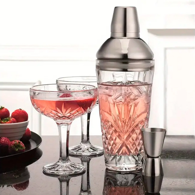 скляний шейкер з кришкою