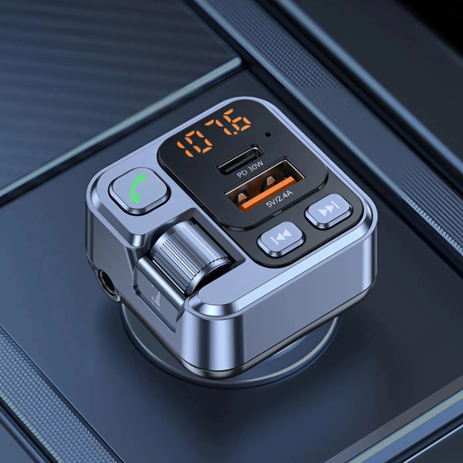 автомобильный FM трансмиттер с дисплеем