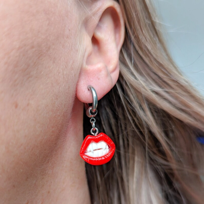 Женские сережки на уши