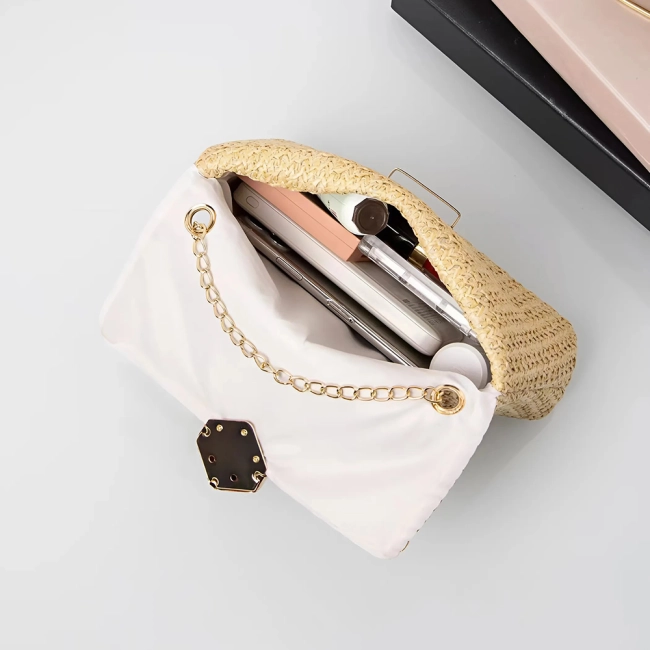 Жіноча сумка з ручкою ланцюжком