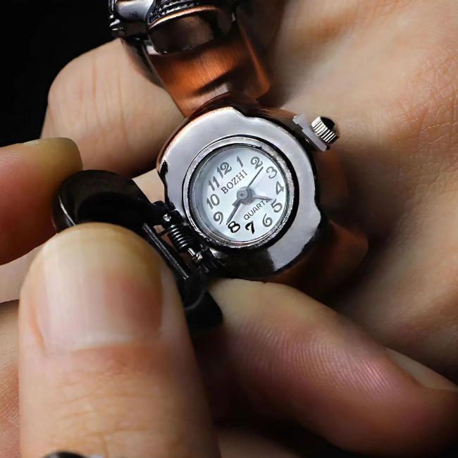 перстень з годинником