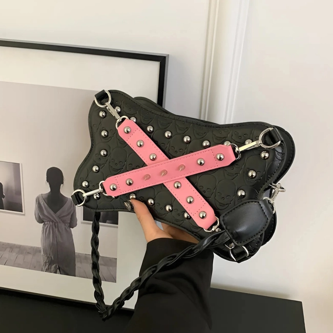 сумка з шипами на плече