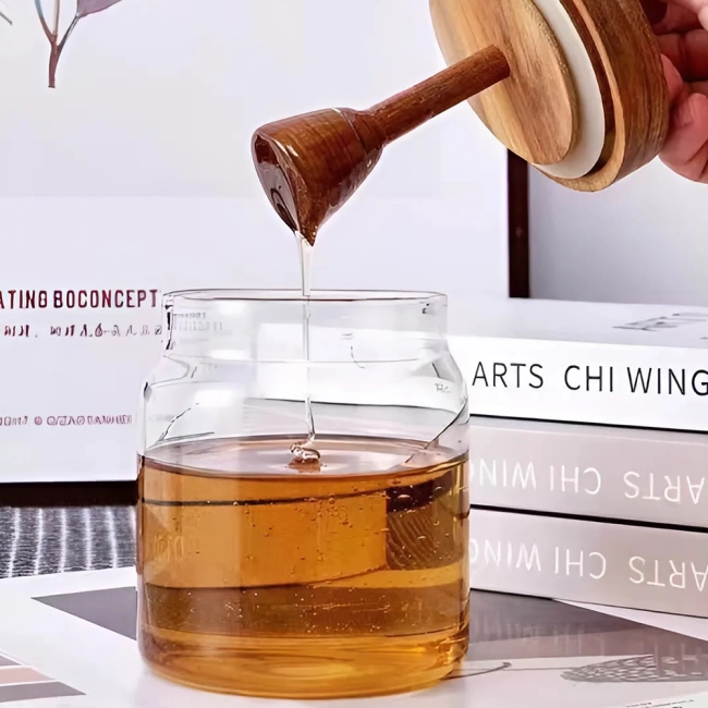 банка з ложкою для меду