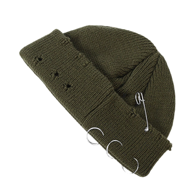 шапка с пирсингом