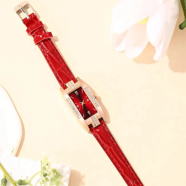 жіночий наручний годинник зі стразами