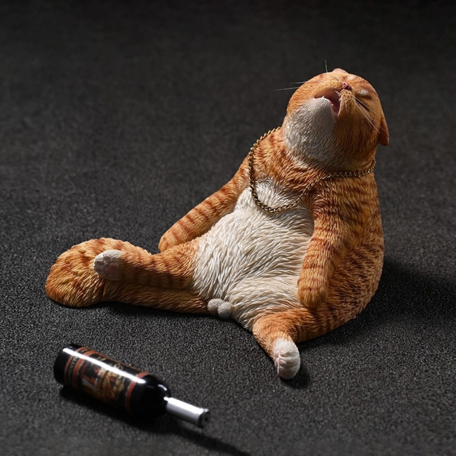 фігурка у вигляді котика