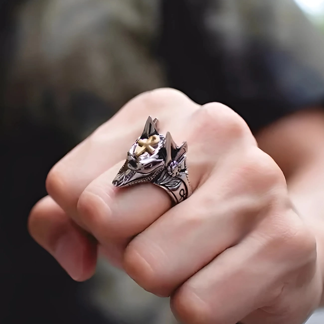 каблучка з давньоєгипетським богом