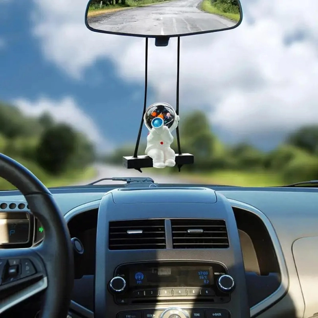 фигурка астронавта