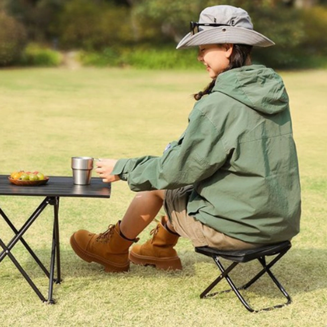 туристичний стілець на природу