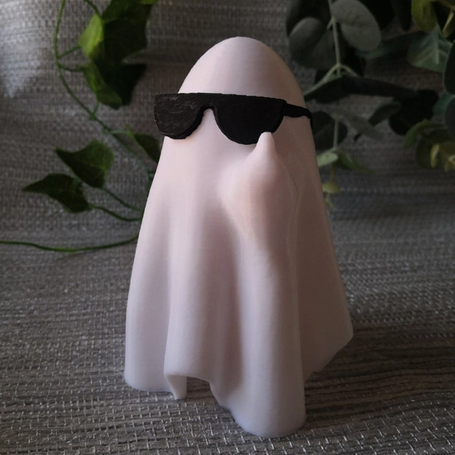 фигурка с призраком