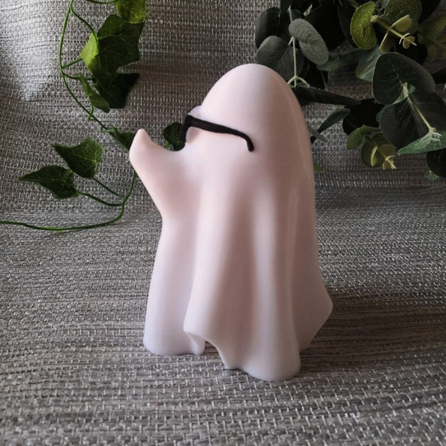 светящаяся фигурка привидение