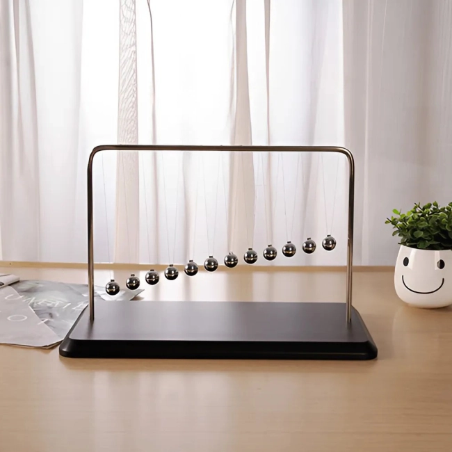 маятник з 12 кульками