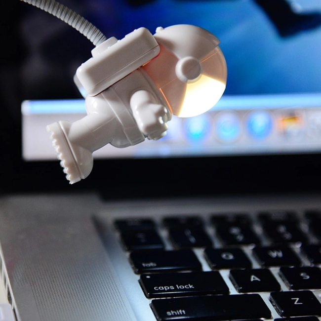 usb лампочка космонавт