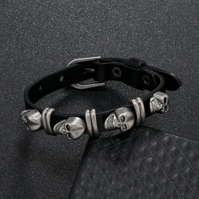 браслет з черепами на руку
