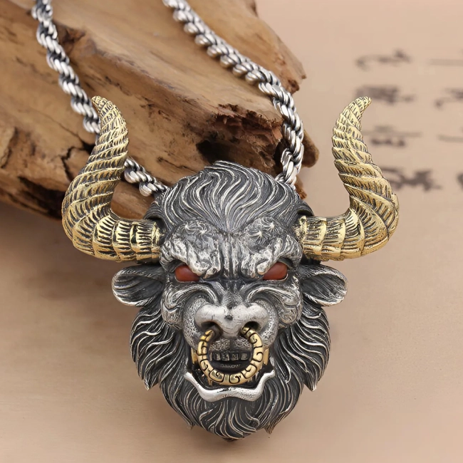 кулон з биком