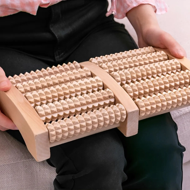 деревянный массажер для стоп