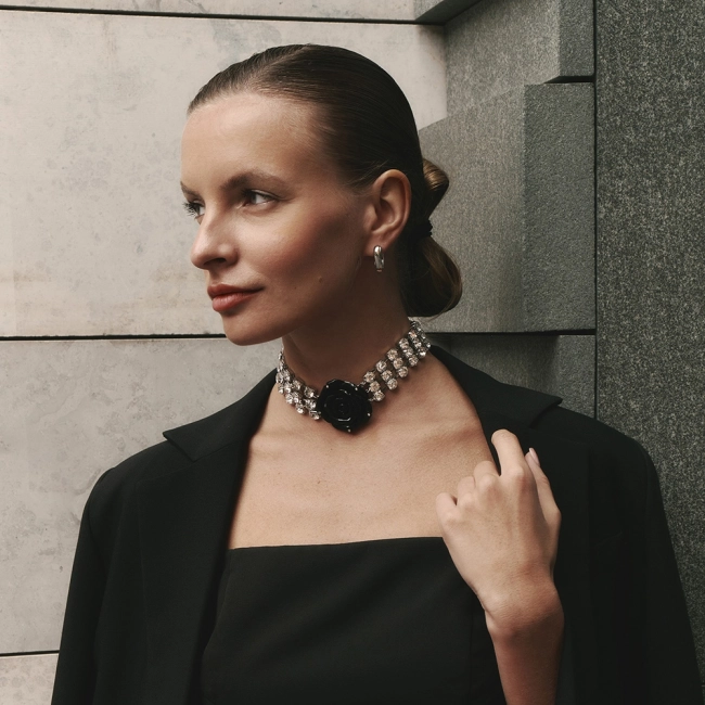 жіночий чокер на шию в стразах