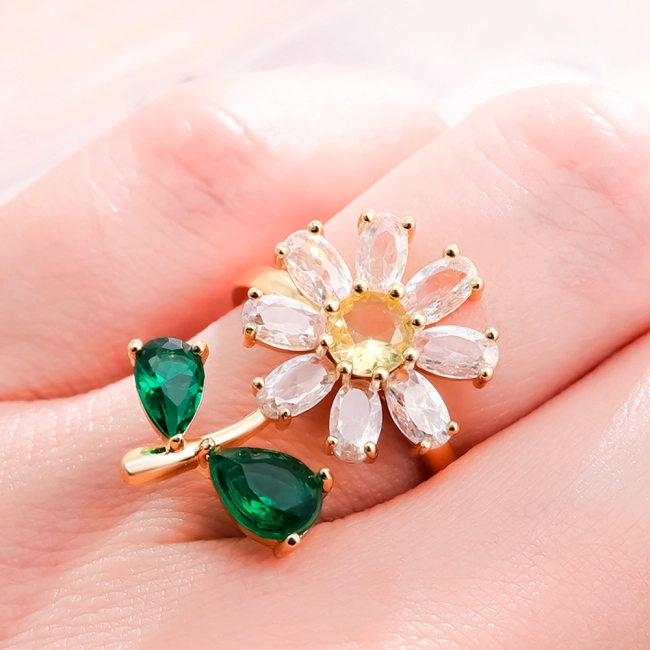 женское кольцо в виде цветка