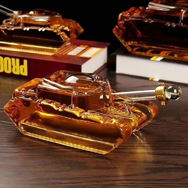 декантер в виде танка