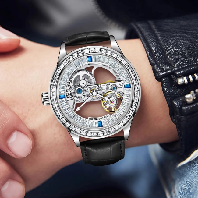 часы в деловом стиле