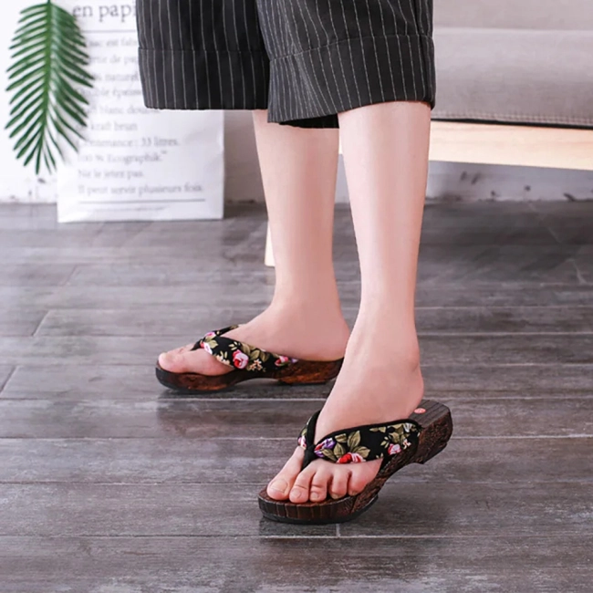 жіночі літні шльопанці на платформі