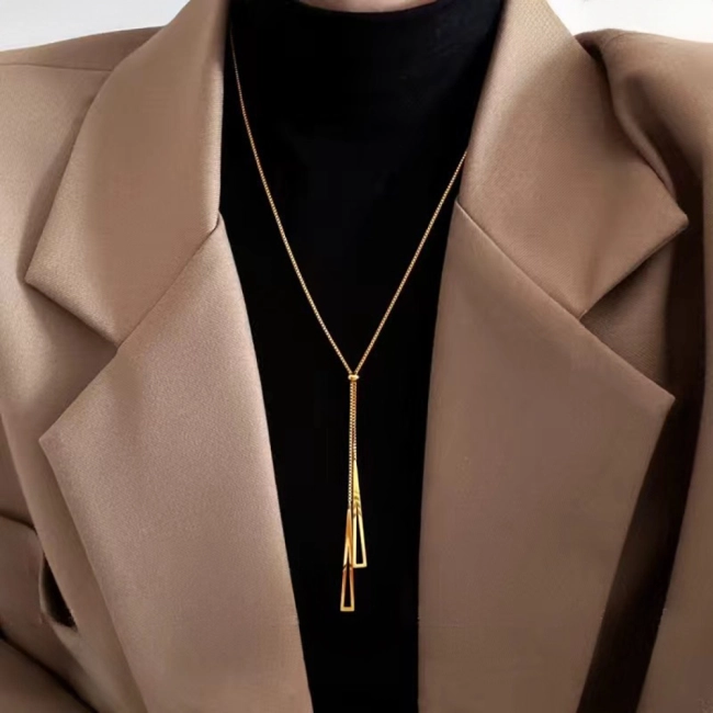 жіночий ланцюжок із підвісками