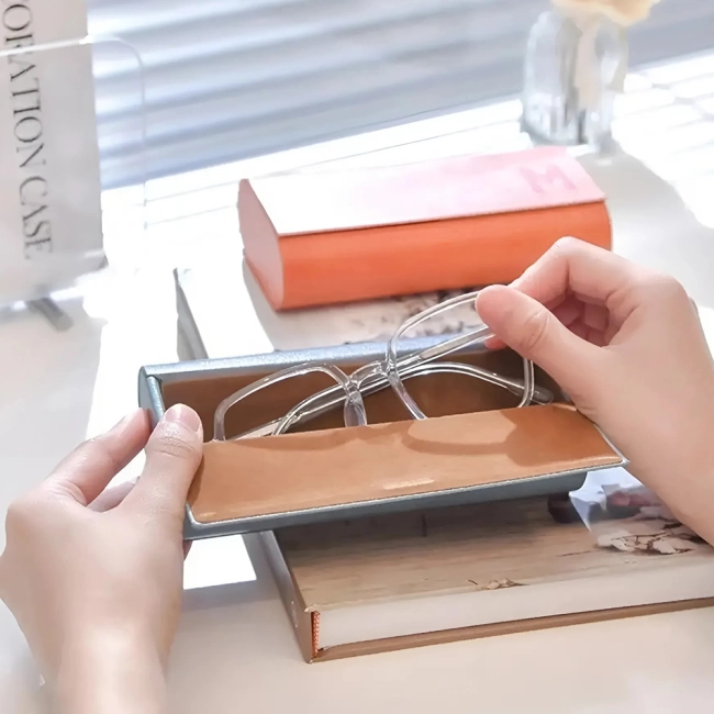 футляр для двох пар окулярів