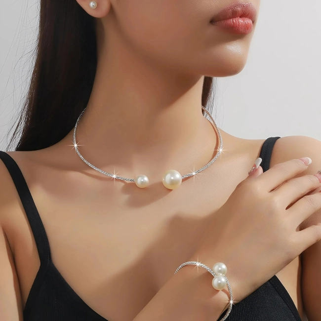 комплект жіночих прикрас