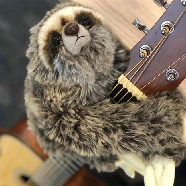 мягкая игрушка в виде ленивца