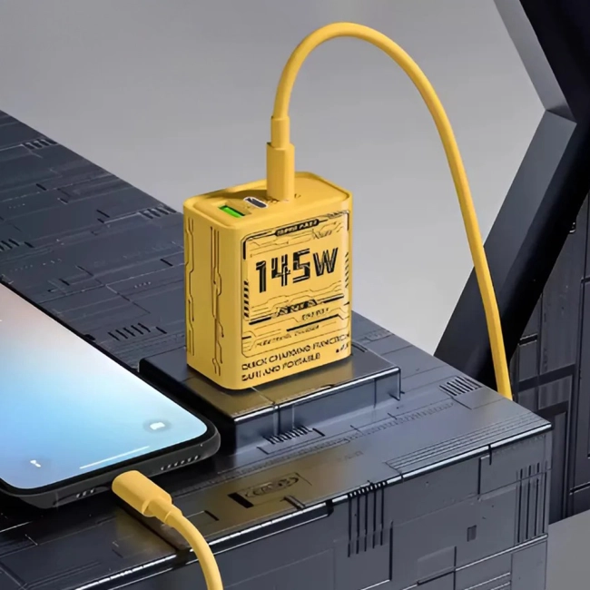 зарядний пристрій з 3 портами