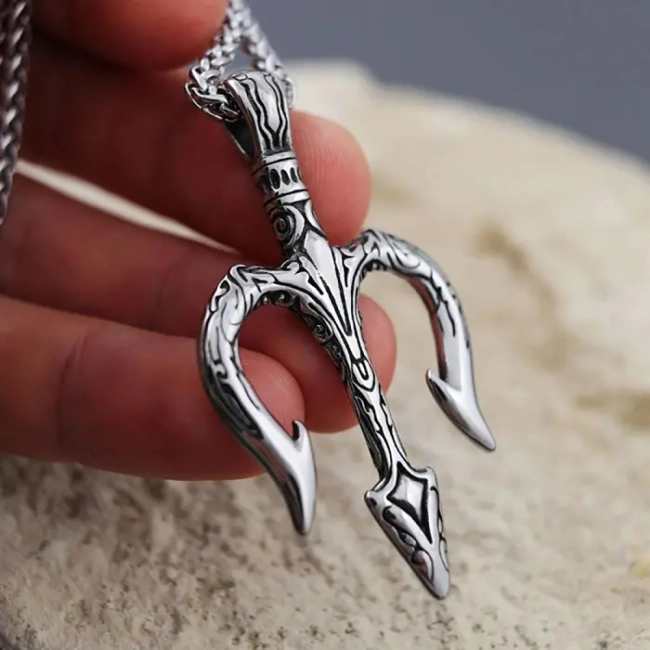 кулон с трезубцем