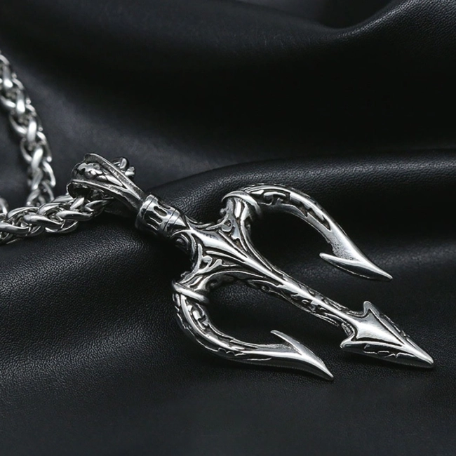 кулон с трезубцем