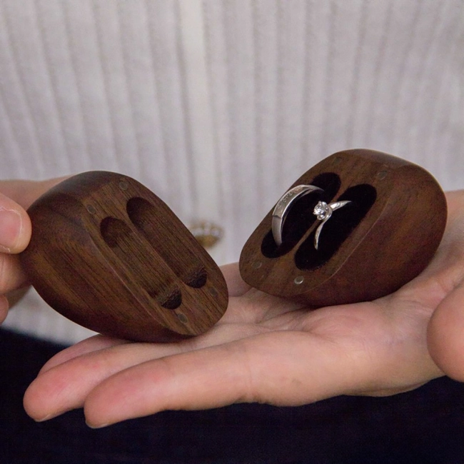 дерев'яна коробочка для обручок