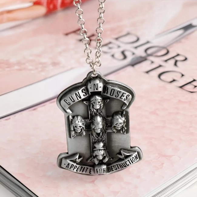 кулон Guns N Roses