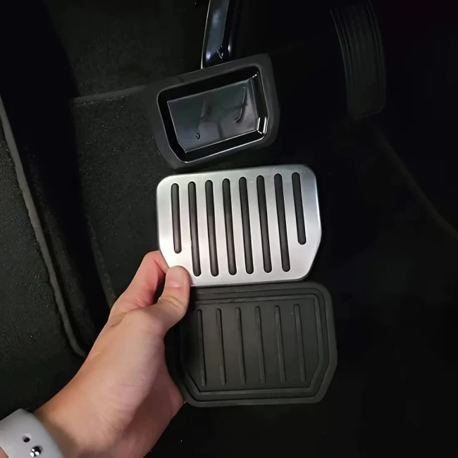 накладки на педалі Tesla Model Y