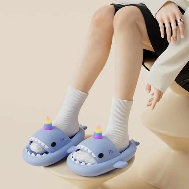 пляжні тапочки акули