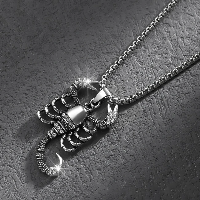 кулон со скорпионом