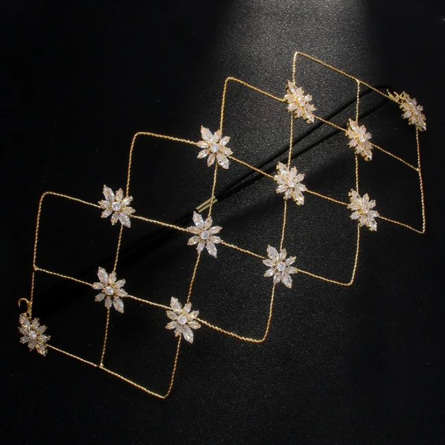 украшение в виде маски