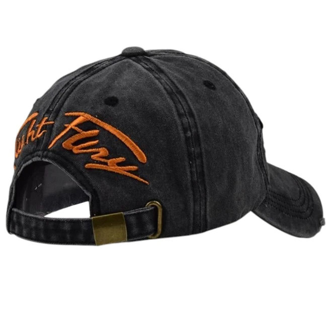 бейсболка с потертостями