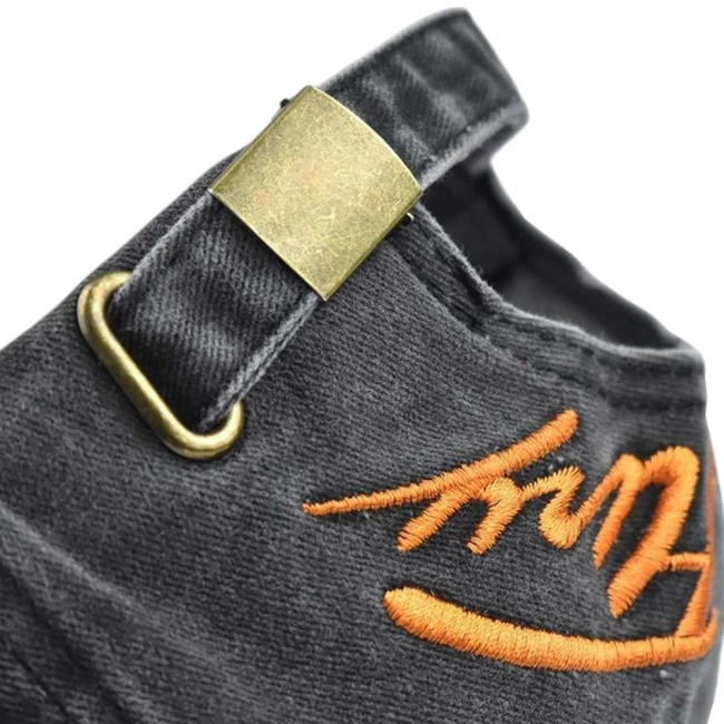 бейсболка с глазами