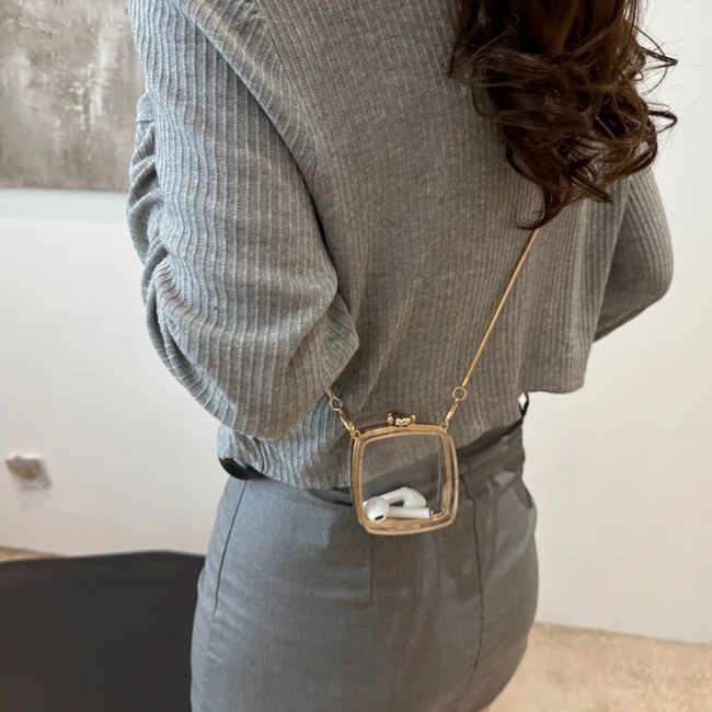 міні сумочка на ланцюжку