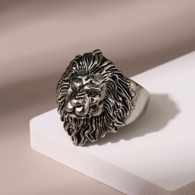 мужской перстень со львом