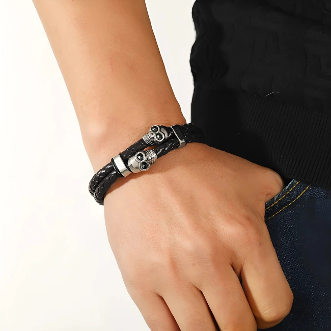 браслет с черепами