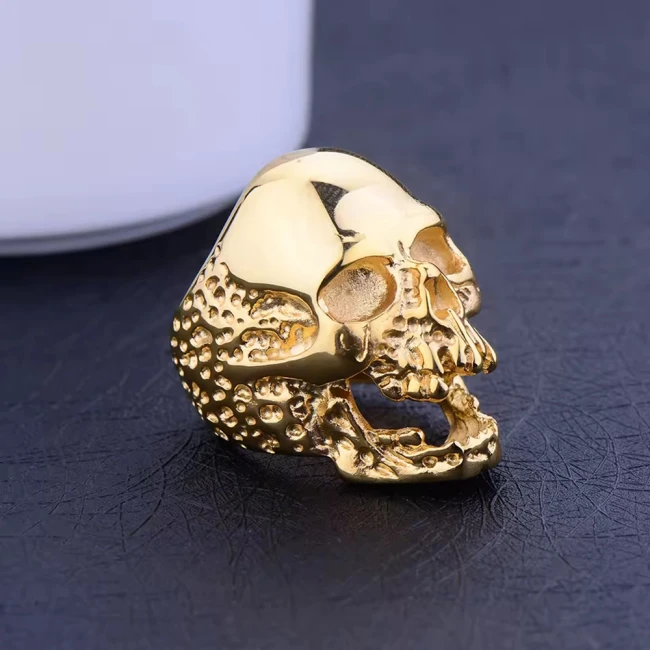 чоловічий перстень у вигляді черепа,