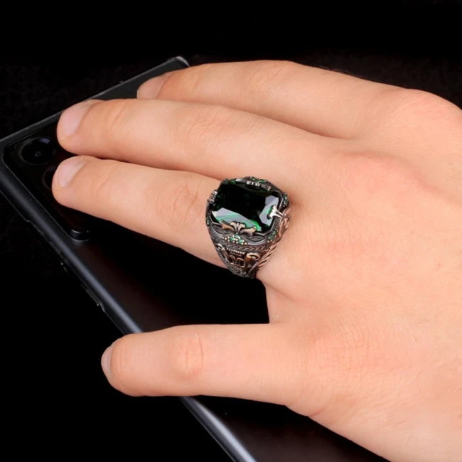 чоловічий перстень з візерунками